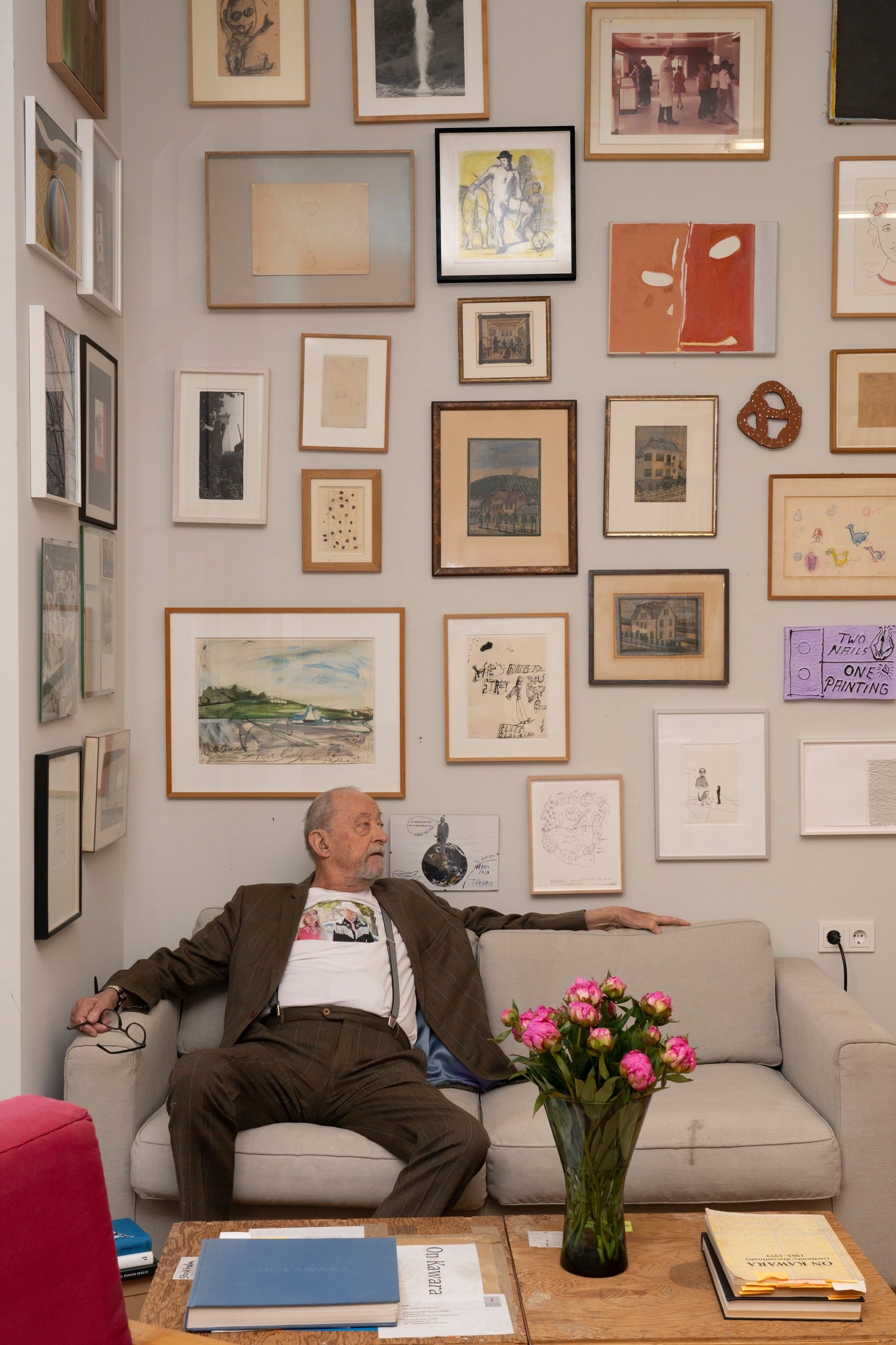 Kasper König, langjähriger Direktor des Kölner Museum Ludwig inmitten seiner Sammlung. Foto: Daniel Poller