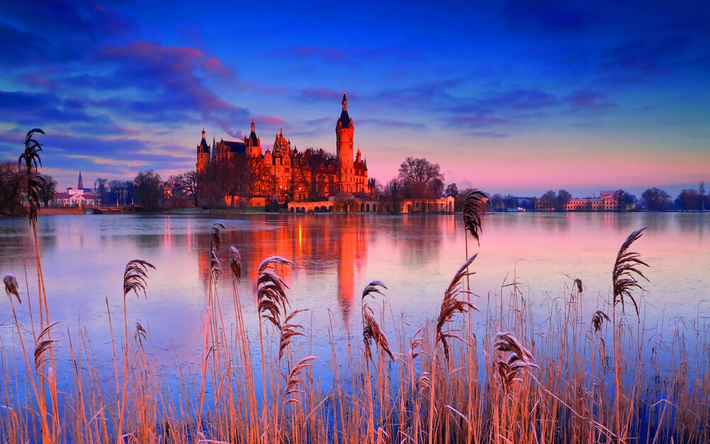 Die UNESCO hat bei ihrer diesjährigen Sitzung 13 neue Welterbestätten ernannt. Hier ist das Residenzensemble in Schwerin zu sehen. © Timm Allrich